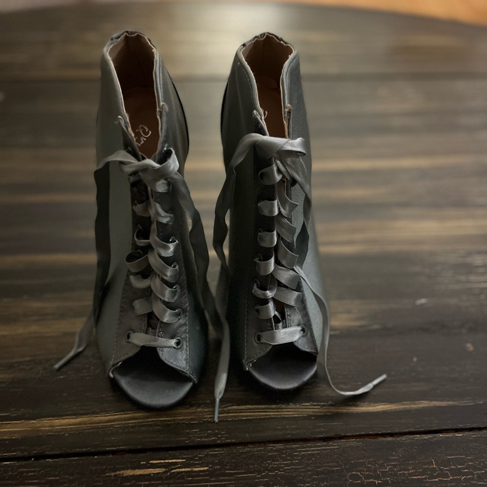 Calling all small feet! Cute Lace Up Peep Toe Heel. Gently Used.